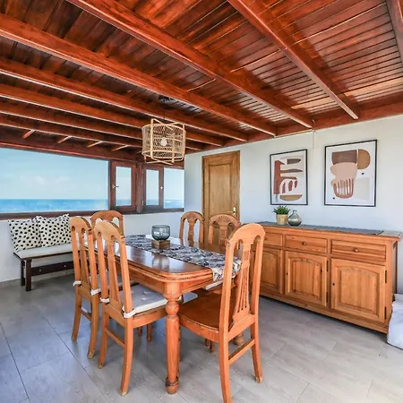 Sweet La Ola Apartment *