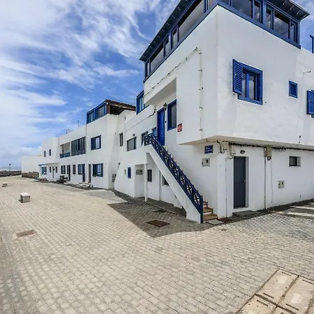 Sweet La Ola Daire La Santa