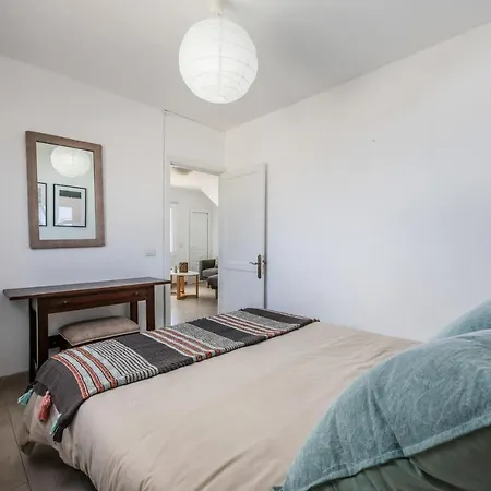 Sweet La Ola Daire La Santa